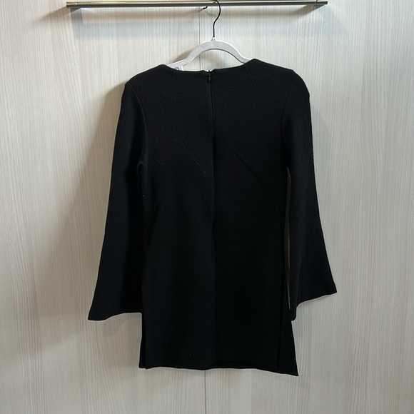Smythe crepe tunic featuring bell sleeves and dual slits. 100% Wool size Small - Picture 5 of 8